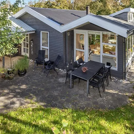 Tranquil Waterside Retreat-by Traum *