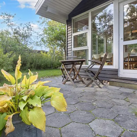Tranquil Waterside Retreat-by Traum